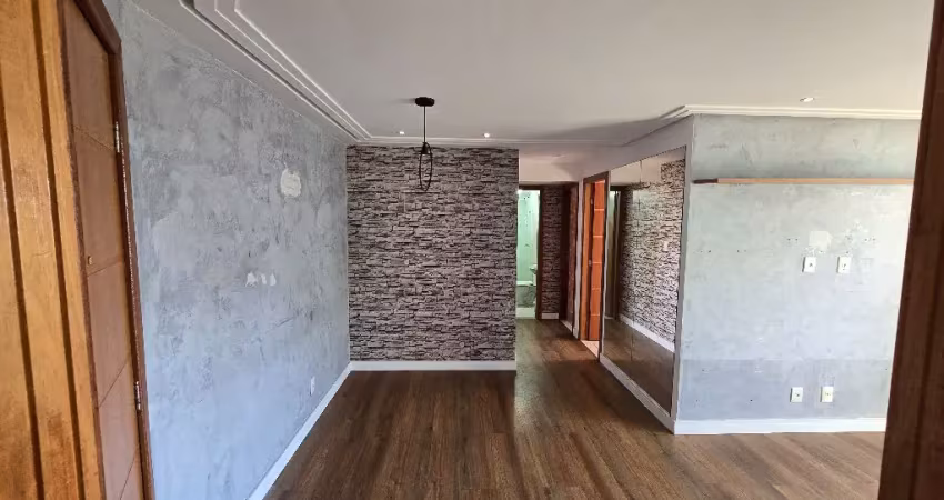 Apartamento de 2 quartos, 1 suíte, varanda, no condomínio città de lauro de freitas.