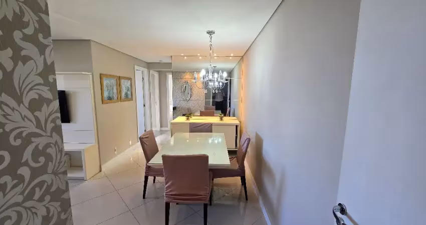 Apartamento de 2 quartos, 1 suíte, varanda, no condomínio città de lauro de freitas.