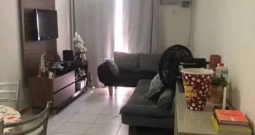 Apartamento à 2 quartos sendo 1 suite , 1 quarto de empregada com banheiro, 1 vaga de garagem venda