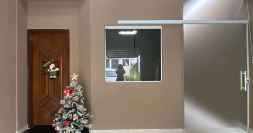 Linda casa térrea com suíte ,2 vagas e área goumert