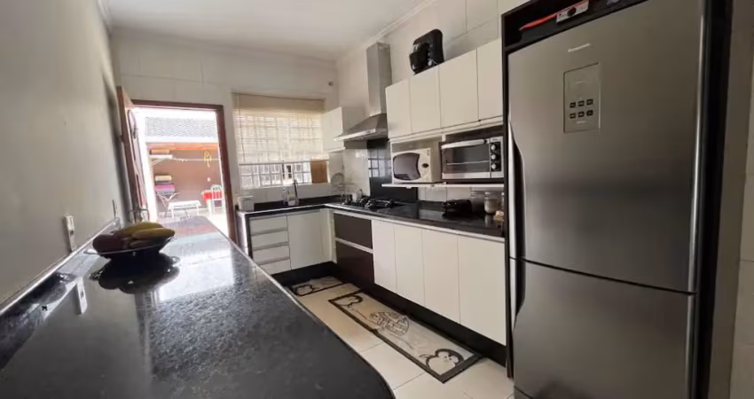 Casa à venda: 3 Quartos, próxima à Nova Prochet! Londrina PR