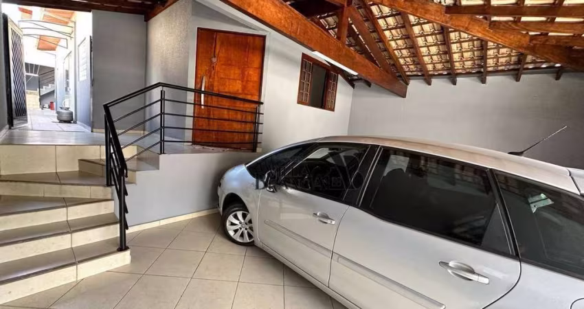 Casa com 3 dormitórios para alugar, 140 m² por R$ 3.500,00/mês - Villa Branca - Jacareí/SP