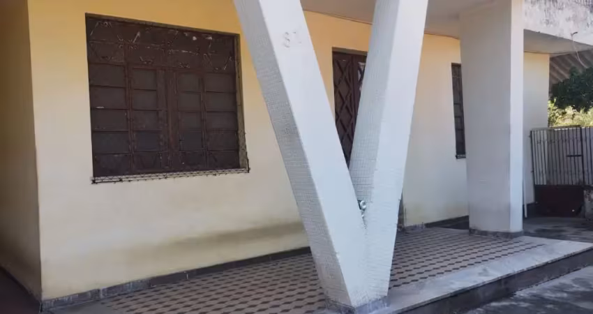 Ótima casa grande 3 quartos dep completa quintal 2 vagas