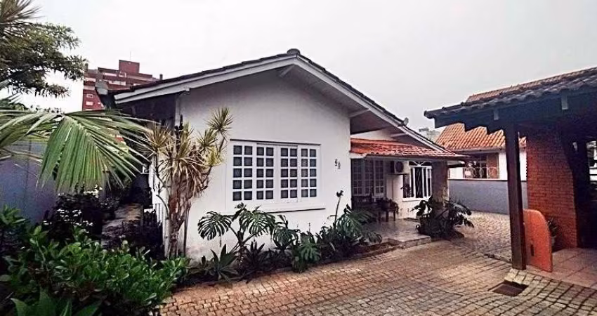 CASA no ANITA GARIBALDI com 3 quartos para VENDA, 144 m²
