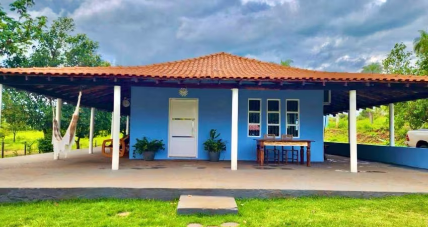 CHÁCARA COMPLETA, COM 4 CASAS, RIACHO COM ÁGUA CORRENTE CRISTALINA E 4 TANQUES DE PEIXES