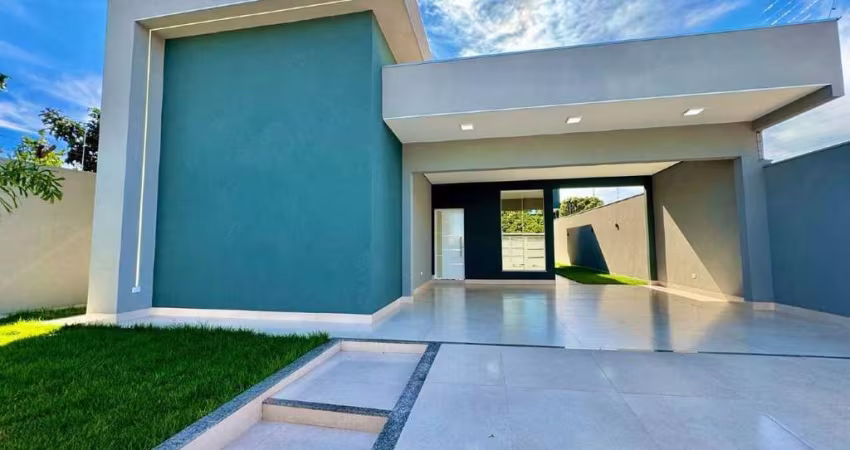 Casa Unica em Terreno com 03 quartos e piscina.