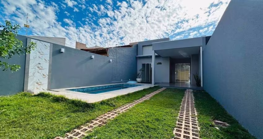 Casa com 03 quartos sendo uma suite e piscina