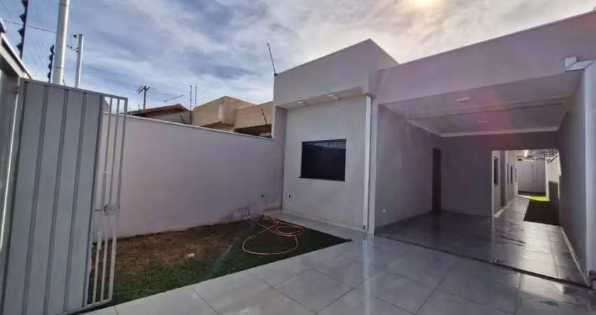 Casa com 3 Quartos sendo 1 Suíte - Vila Santa Luzia