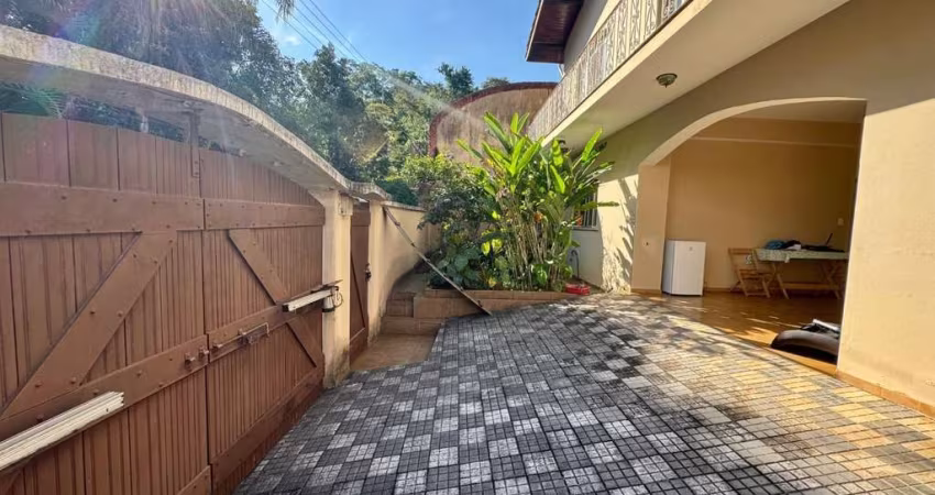 Casa com 3 dormitórios à venda, 268 m² por R$ 750.000,00 - Cidade Jardim - Mairiporã/SP