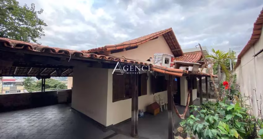 Casa com 3 quartos à venda na Rua Soares Nogueira, Camargos, Belo Horizonte