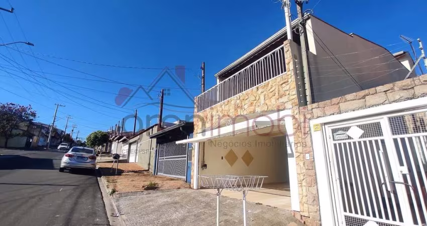 Sobrado  com A/T 125 m², A/C 156 m²  sendo 3 dorm( 1 suíte ) c/ ampla varanda, excelente área gourmet, otima localização