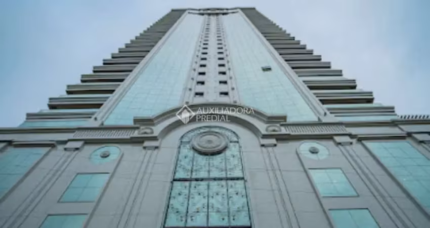 Apartamento com 4 quartos à venda na Rua 313, 1, Meia Praia, Itapema