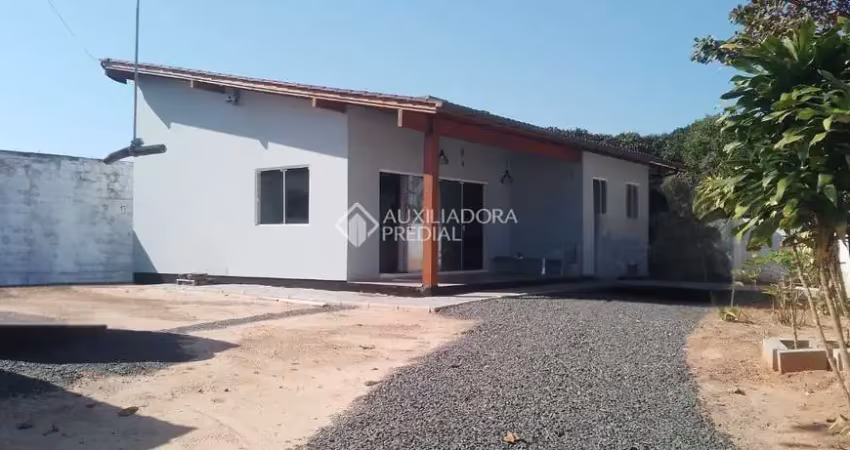 Casa com 2 quartos à venda na Servidão Pantanal, 188, Campeche, Florianópolis