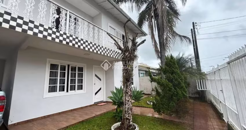 Casa com 3 quartos à venda na Rua Raimundo Starosky, 620, Carianos, Florianópolis