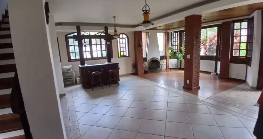 Casa no condomínio reserva das hortências para venda com 4 quartos, sendo 1 suíte, 550m²