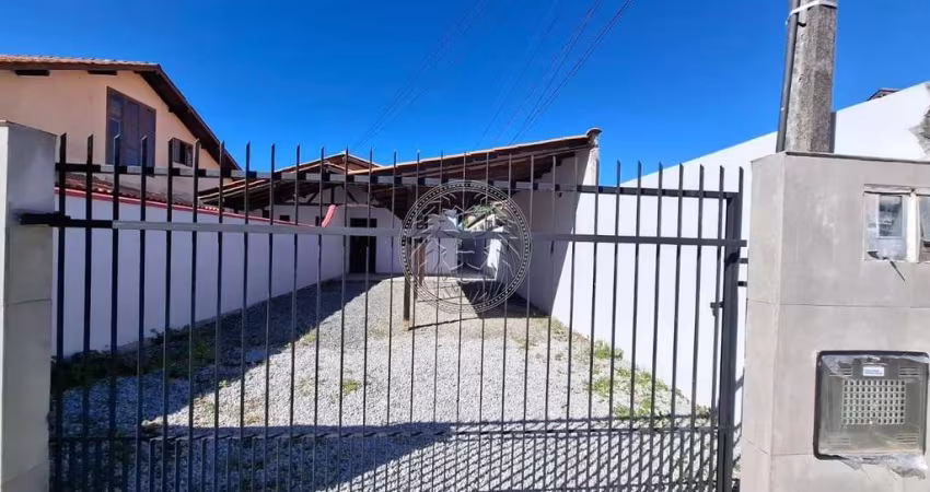 Casa com 2 quartos para alugar no Carianos, Florianópolis 