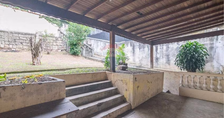 'Oportunidade de investimento' Casa antiga em amplo terreno de 240m2 sendo 10x24m na Avenida João Pessoa - Camilópolis Santo André