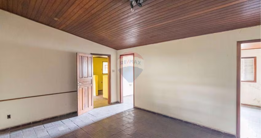 'Oportunidade de investimento' Casa antiga em amplo terreno de 240m2 sendo 10x24m na Avenida João Pessoa - Camilópolis Santo André