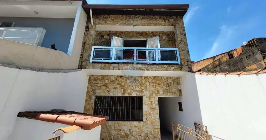 Lindo Sobrado com 1 Suíte com banheira, 3 dormitórios e churrasqueira no Jardim Las Vegas em Santo André - SP