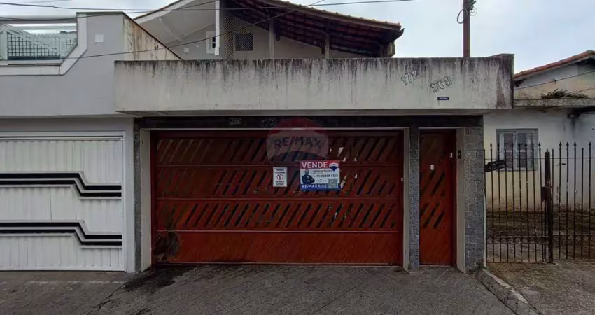 Belíssimo sobrado de 226 m², com edícula completa, 2 salas, lavabo, 3 dormitórios, sendo 1 suite máster com varanda, 2 vagas de garagem, churrasqueira