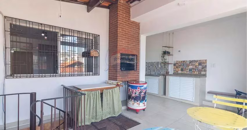 Casa ampla com 262 m² construídos – 4 dormitórios, suíte máster e espaço gourmet com churrasqueira