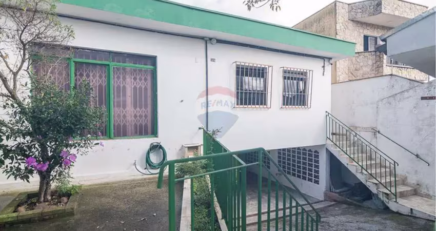 Incrivel casa térrea, com 4 quartos, 1 suíte, área gourmet com churrasqueira, quintal, garagem para 4 carros