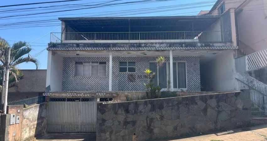 Casa com 3 dormitórios à venda, 228 m² por R$ 745.000,00 - Bairu - Juiz de Fora/MG