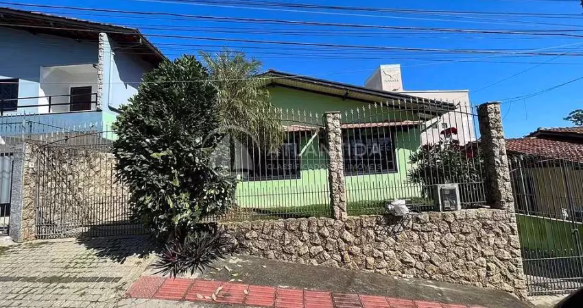 Casa com 3 quartos para alugar no Centro, Camboriú 