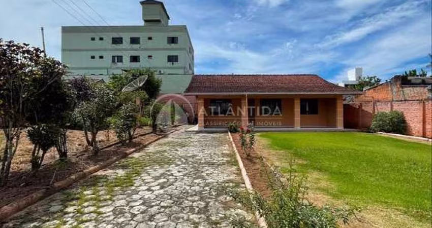 Casa 3 dormitórios e amplo terreno - Areias - Camboriú!