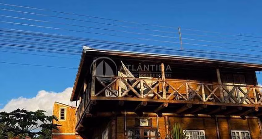 Casa de 04 dormitórios - Rio Pequeno - Camboriú