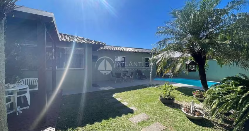 Sobrado na Praia dos Amores com Piscina
