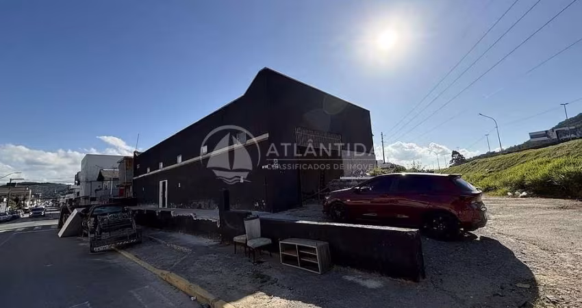 Galpão Comercial de 300m² em Reforma — Excelente Ponto Logístico