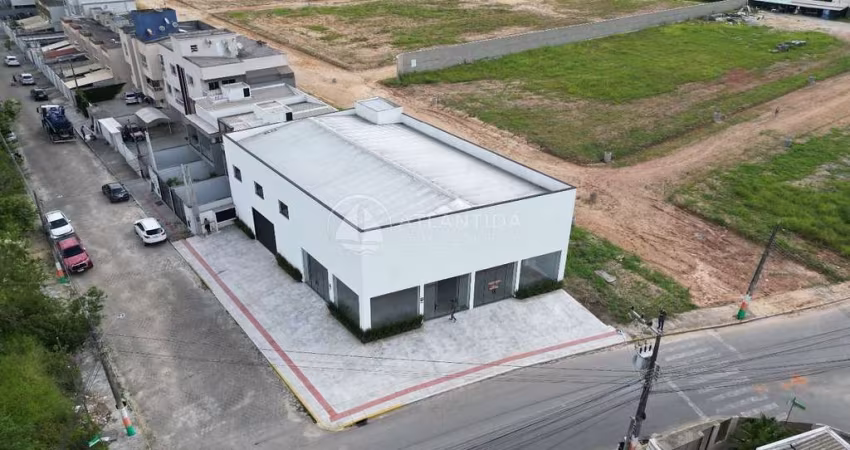 Galpão com 582,37m² - Santa Regina IV - Camboriú