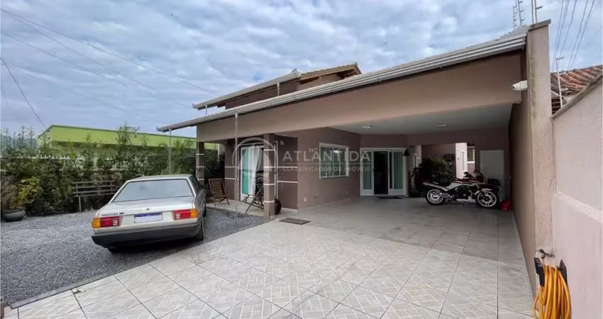 Casa térrea 3 dormitórios e piscina - areias - camboriú!