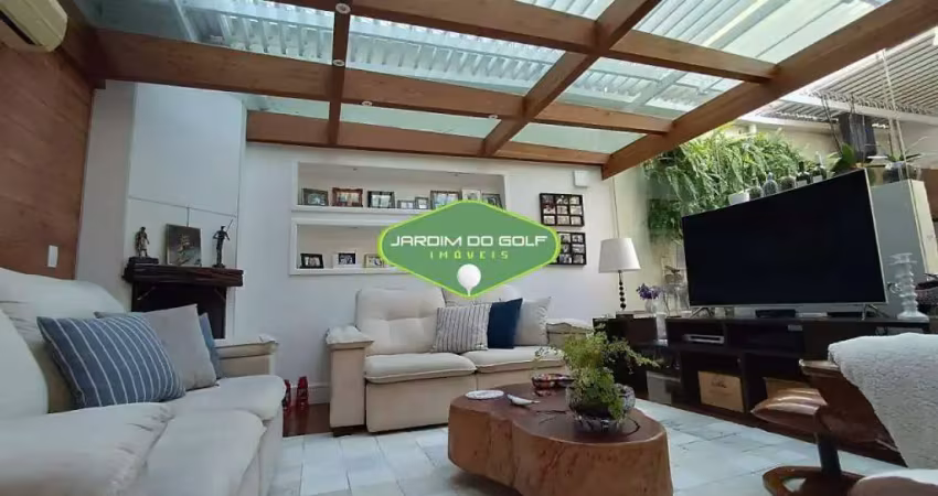 Casa em condomínio à venda na Granja Julieta