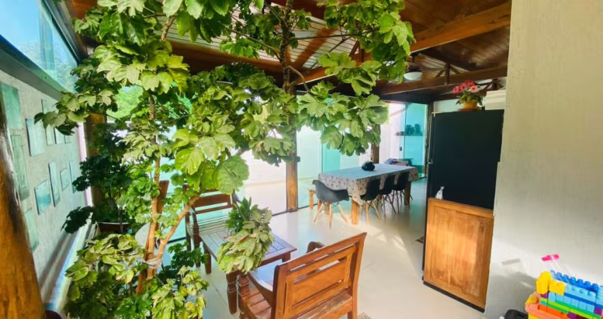 Casa em Condomínio à Venda | Granja dos Cavaleiros - Macaé, RJ