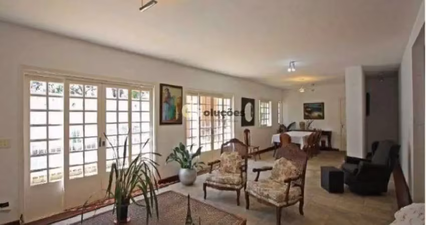 Casa com 5 quartos para alugar na Rua Cardeal Cagliori, 405, Alto de Pinheiros, São Paulo
