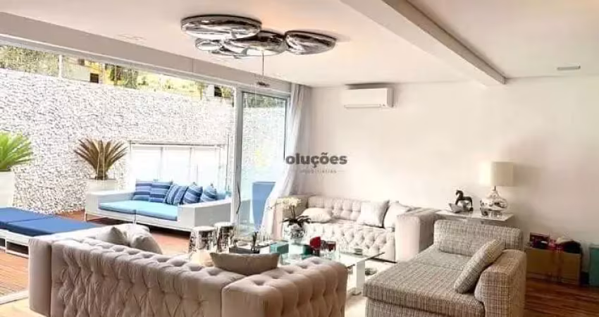 Lindo sobrado à venda com 450m², 3 suítes com closet, sala de tv e 4 vagas de garagem no pacaembu,