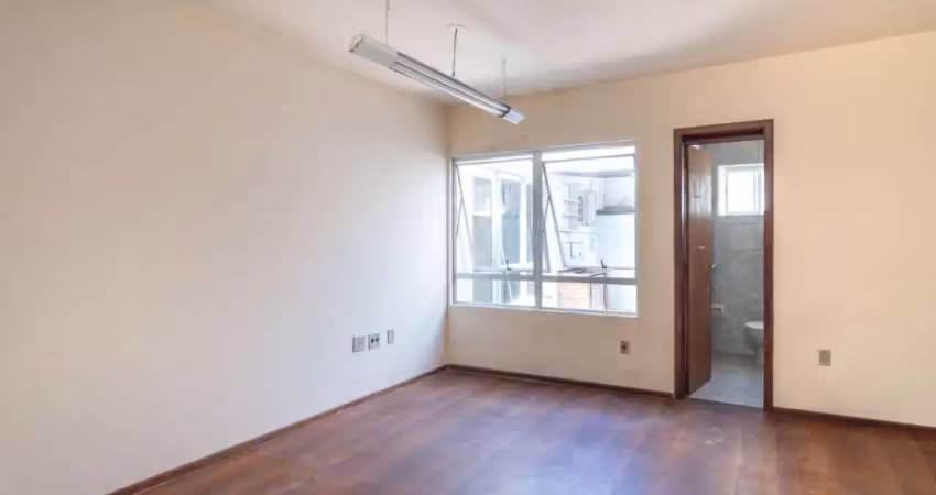 Sala comercial para alugar na Avenida Baltazar de Oliveira Garcia, 225, São Sebastião, Porto Alegre