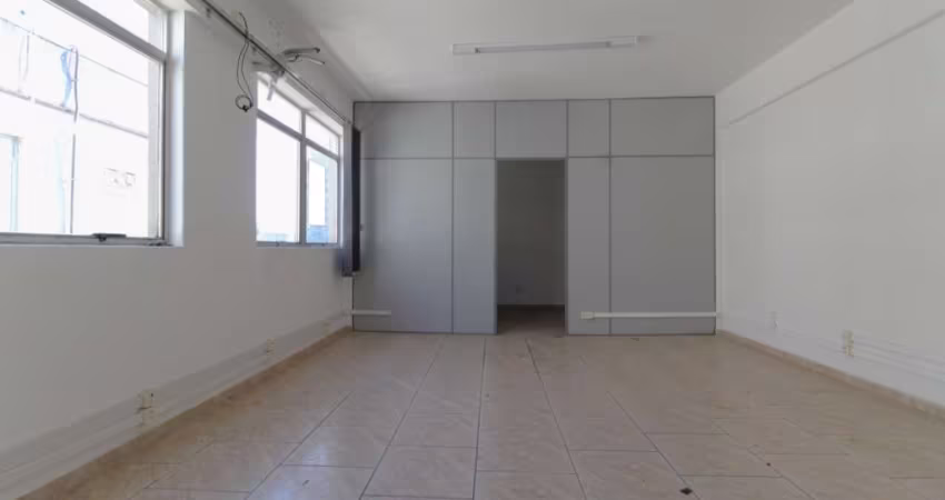 Sala comercial para alugar na Avenida São Pedro, 844, São Geraldo, Porto Alegre