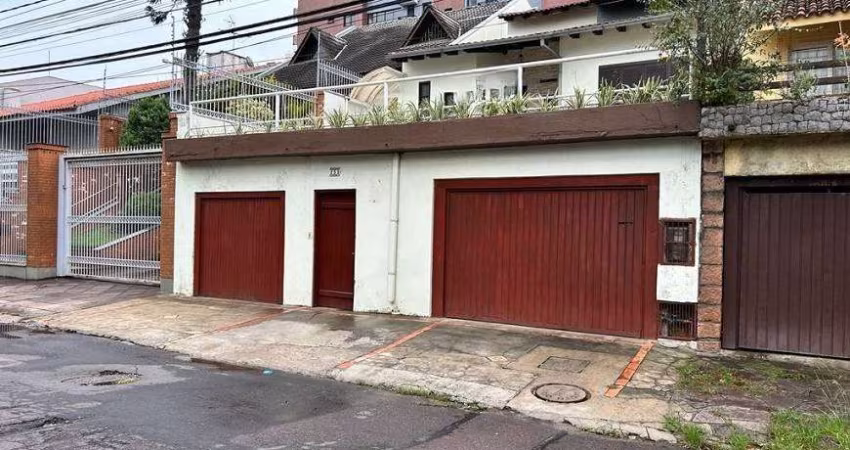 Casa com 3 quartos para alugar na Rua General Pedro Bittencourt, 253, Passo da Areia, Porto Alegre