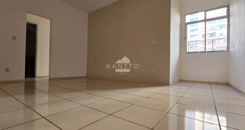 APARTAMENTO A VENDA 03 QUARTOS DE FRENTE COM 1 LANCE DE ESCADA NO CENTRO
