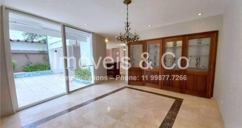 Imóvel de luxo na Vila Nova Conceição, São Paulo-SP: 3 quartos, 3 suítes, 3 salas, 2 vagas de garagem, 450m². Confira!