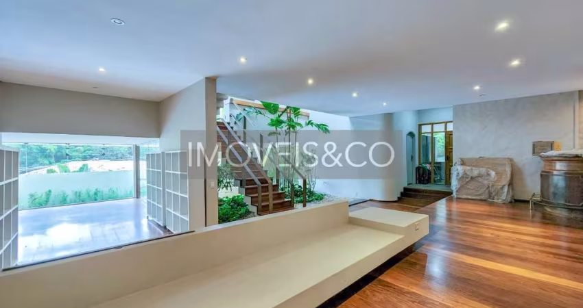 Luxuosa Casa em Condomínio à Venda em São Paulo-SP, Paineiras do Morumbi:  5 Suítes, 3 Salas, 7 Banheiros, 8 Vagas, 900m².