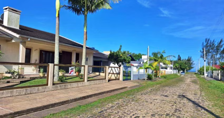 Casa 03 Dorm à venda no Bairro Bella Torres com 220 m² de área privativa - 1 vaga de garagem