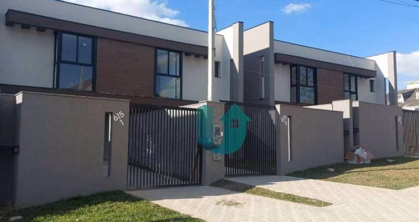 Sobrado de frente para a rua com 3 quartos sendo 1 suite, 2 vagas e quintal - Atuba