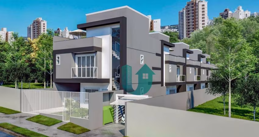 Sobrado triplex em condomínio com 3 quartos sendo 1 suite - Portão