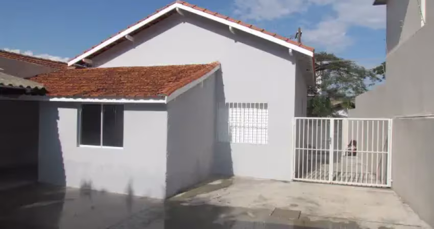 Casa térrea ótima localização, para locação comercio ou residência, garagem para 8 carros.