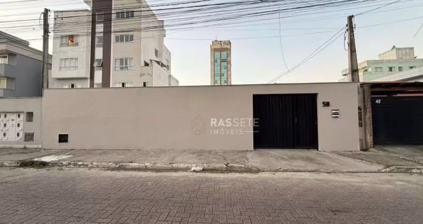 TERRENO COM 2 CASAS NO CENTRO DE NAVEGANTES/SC