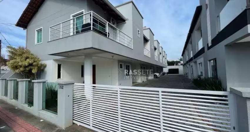 Lindo sobrado em condominio no centro de navegantes/sc